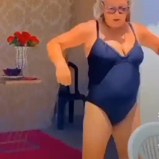 Figurinha: Avó dançando e se divertindo