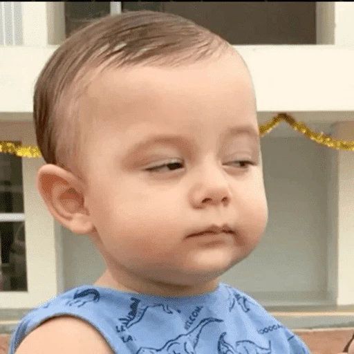 Figurinha: Bebê desconfiado