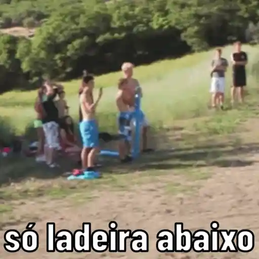 Figurinha: Ciclista caindo ladeira abaixo