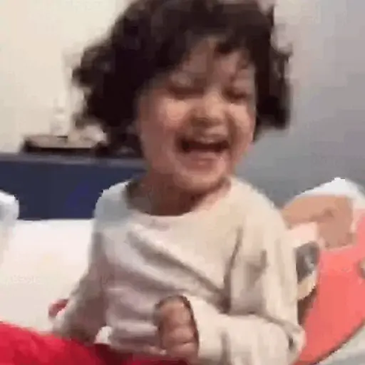 Figurinha: Criança Rindo Muito