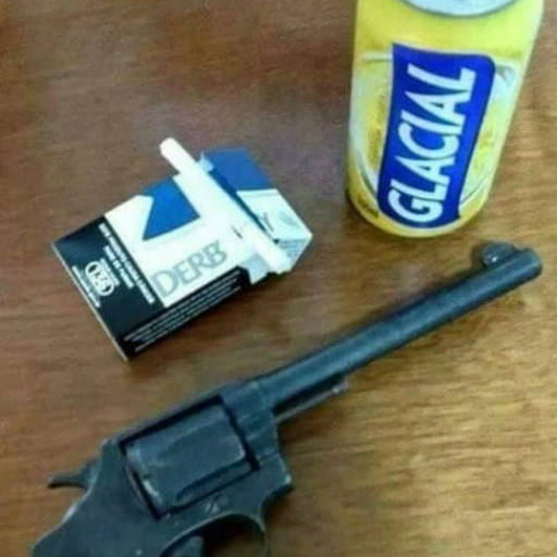 Figurinha: Cigarro, Bebida e Revólver
