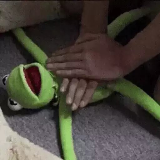 Figurinha: Kermit sendo esmagado