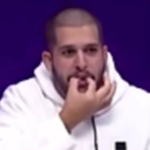 Figurinha: Gaules comendo
