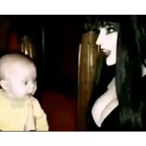 Figurinha: Bebê chocado com Elvira