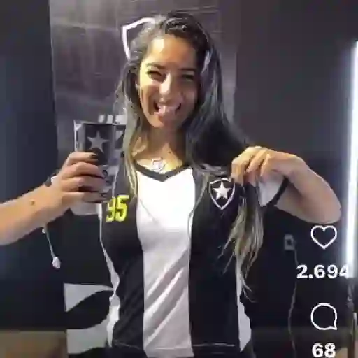 Figurinha: Torcedora comemorando gol