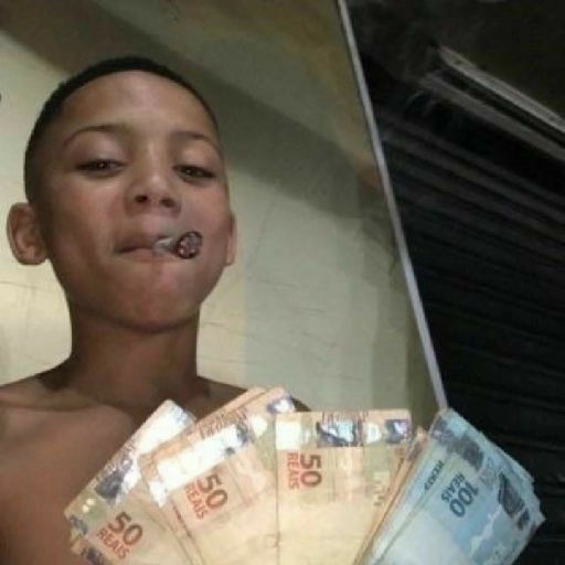 Figurinha: Garoto com dinheiro e cigarro