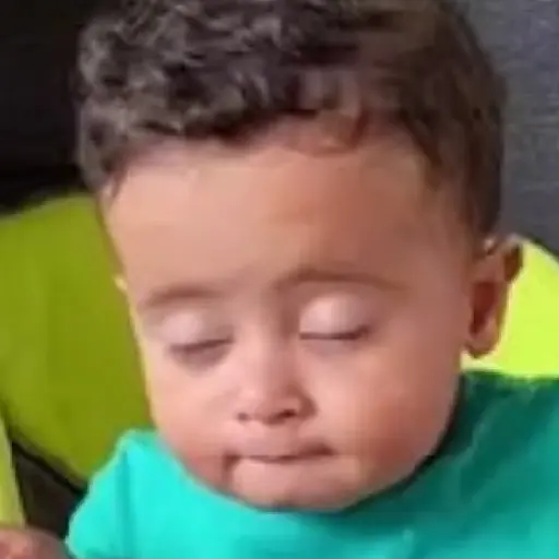 Figurinha: Bebê com sono
