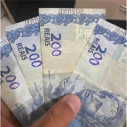 Figurinha: Dinheiro de 200 reais
