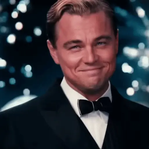 Figurinha: Leonardo DiCaprio com sorriso malicioso