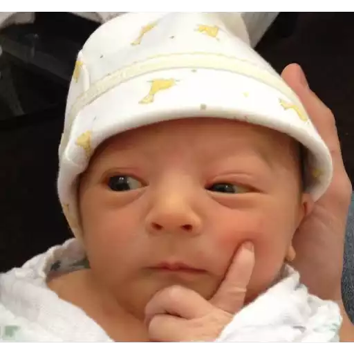 Figurinha: Bebê pensativo