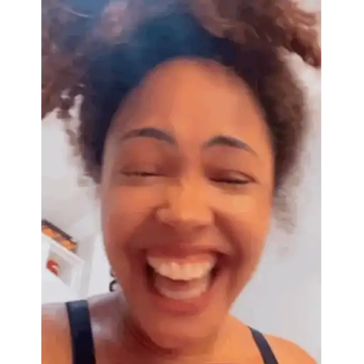 Figurinha: Rindo muito