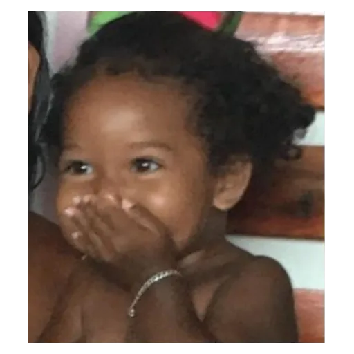 Figurinha: Bebê Cobrindo a Boca
