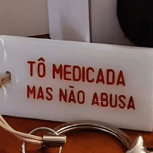 Figurinha: Tô medicada, mas não abusa