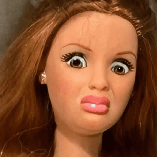 Figurinha: Boneca com expressão nojenta