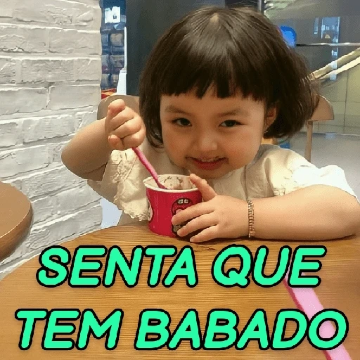 Figurinha: Criança com sorvete pede para sentar