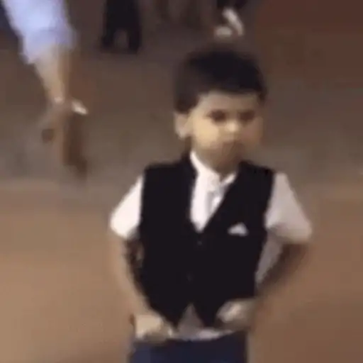 Figurinha: Menino de terno dançando