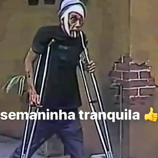 Figurinha: Seu Madruga com muletas