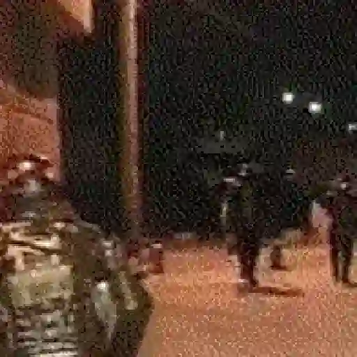 Figurinha: Povo contra polícia