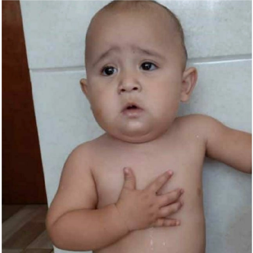 Figurinha: Bebê com mão no peito