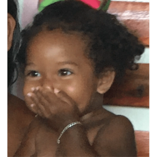 Figurinha: Criança Cobrindo a Boca