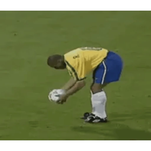 Figurinha: Roberto Carlos ajeitando a bola