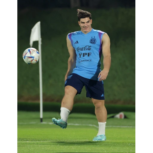 Figurinha: Julián Álvarez treinando