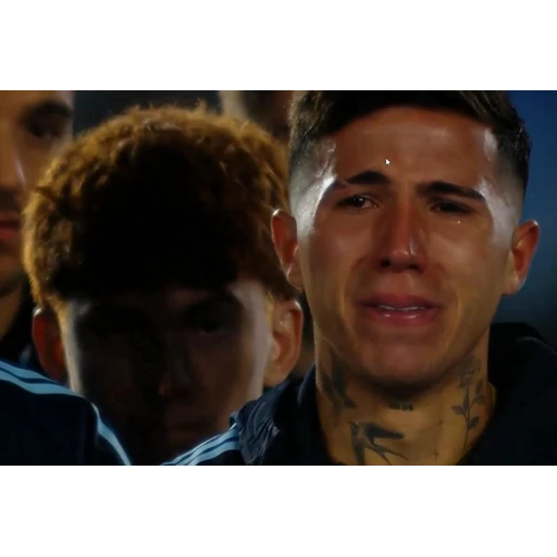 Figurinha: Enzo Fernández chorando