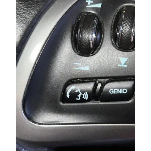 Figurinha: Comandos de voz no volante
