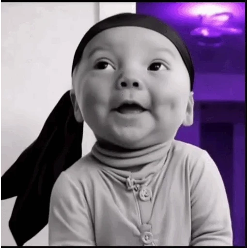 Figurinha: Bebê fofo de bandana
