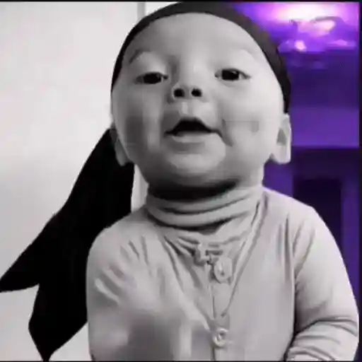 Figurinha: Bebê estiloso com bandana