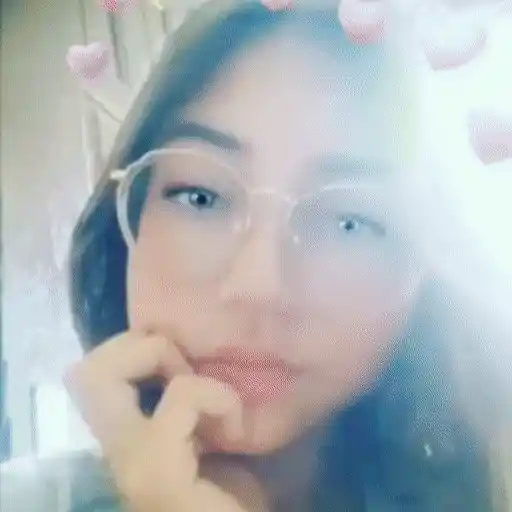Sticker: Chica con filtros