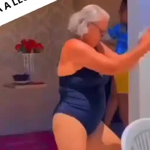 Figurinha: Vovó dançando