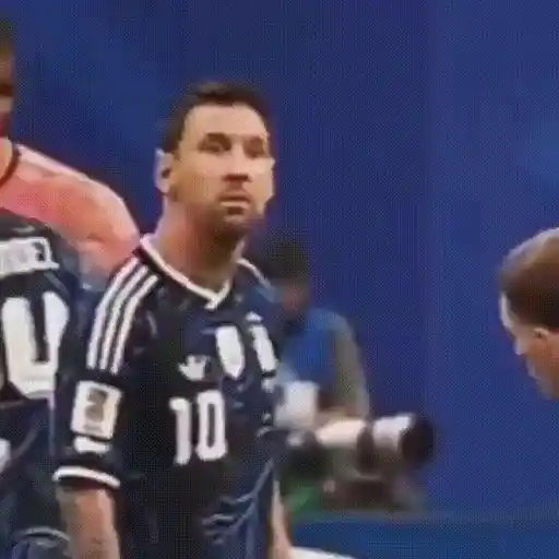 Figurinha: Messi e o olhar de Que mirás bobo