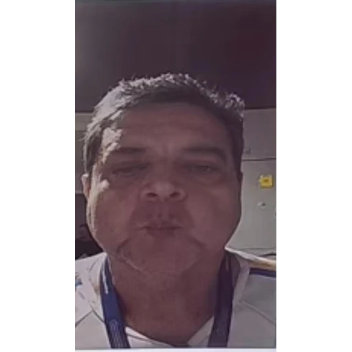 Sticker: Hombre haciendo puchero