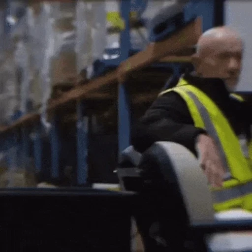 Figurinha: Mike Ehrmantraut confuso