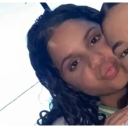 Figurinha: Selfie com biquinho