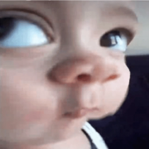 Figurinha: Bebê com cara de desconfiado