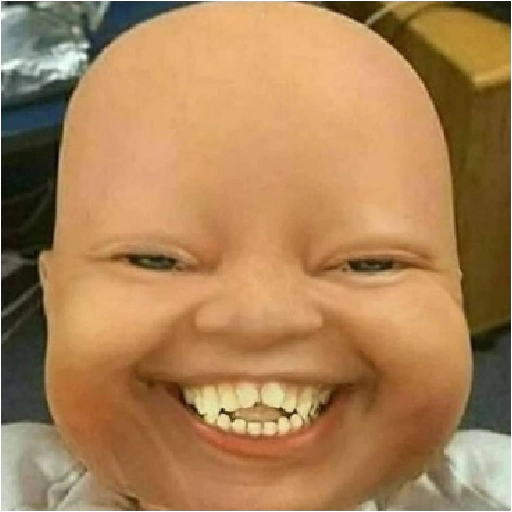 Figurinha: Bebê assustador com dentes grandes
