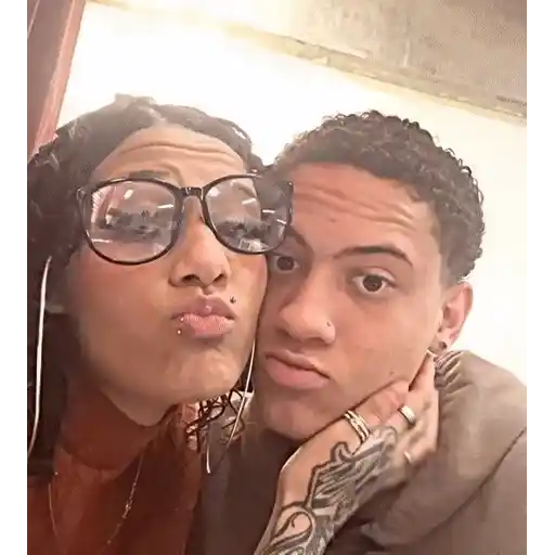 Figurinha: Casal apaixonado