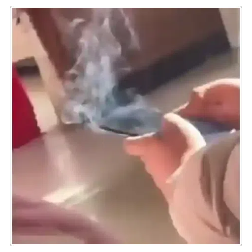 Figurinha: Celular pegando fogo