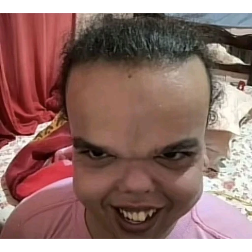 Figurinha: Meme do homem sorriso