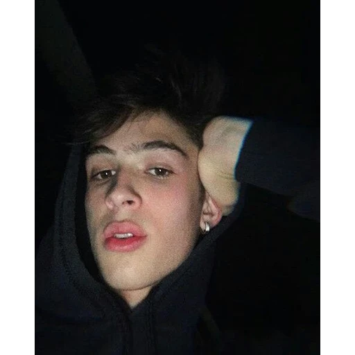 Sticker: Joven con sudadera