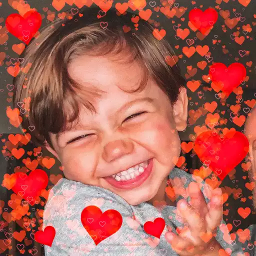 Figurinha: Menino sorrindo rodeado de corações