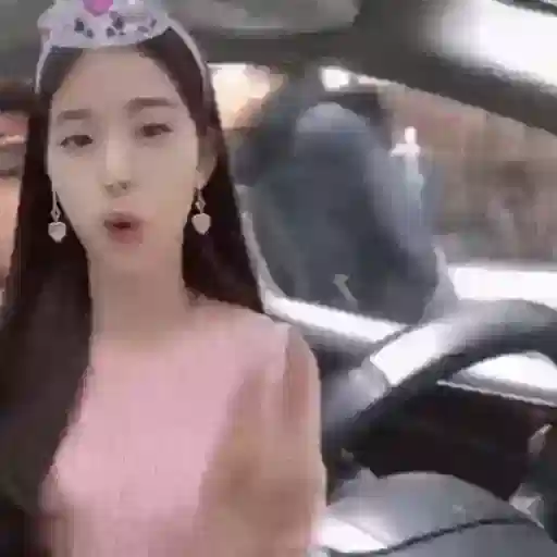 Sticker: Princesa posando en auto