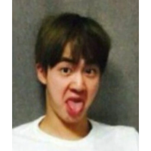 Figurinha: Jin do BTS fazendo careta