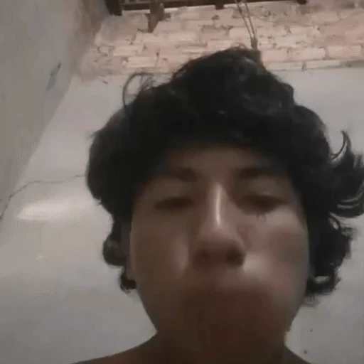 Figurinha: Comendo com garfo