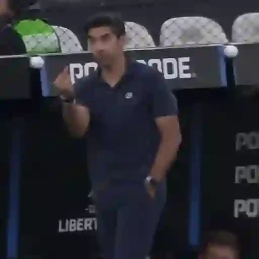 Sticker: Técnico hace gesto de 'ven acá'
