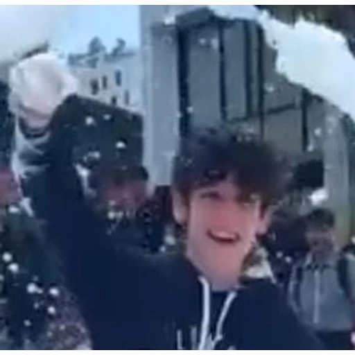 Figurinha: Jovem na neve