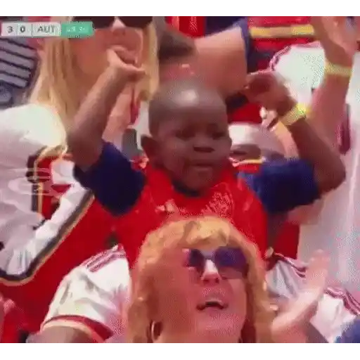 Figurinha: Criança torcendo em estádio