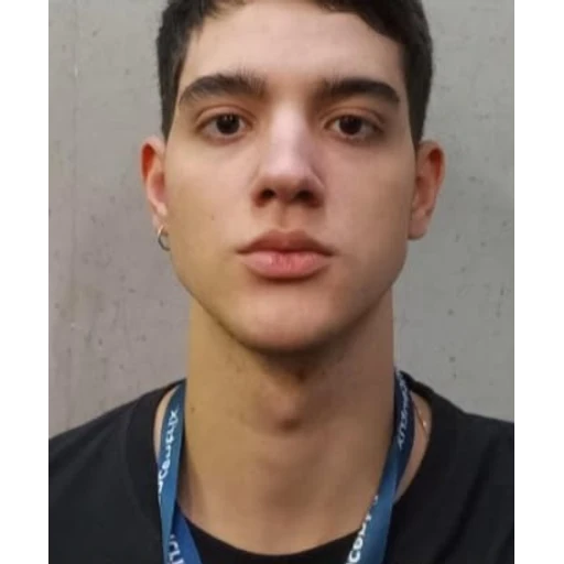 Figurinha: Jovem de crachá